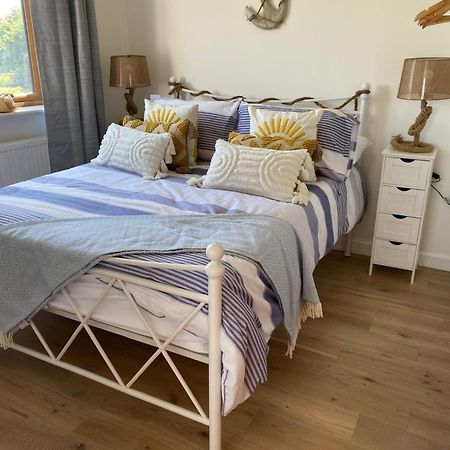 Oak Valley Lodges & Camping Pett Bagian luar foto