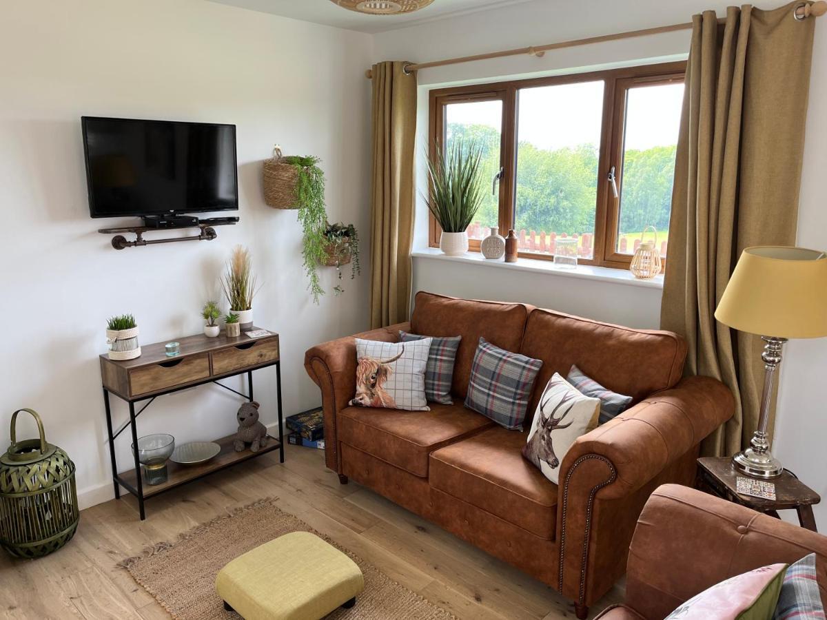 Oak Valley Lodges & Camping Pett Bagian luar foto