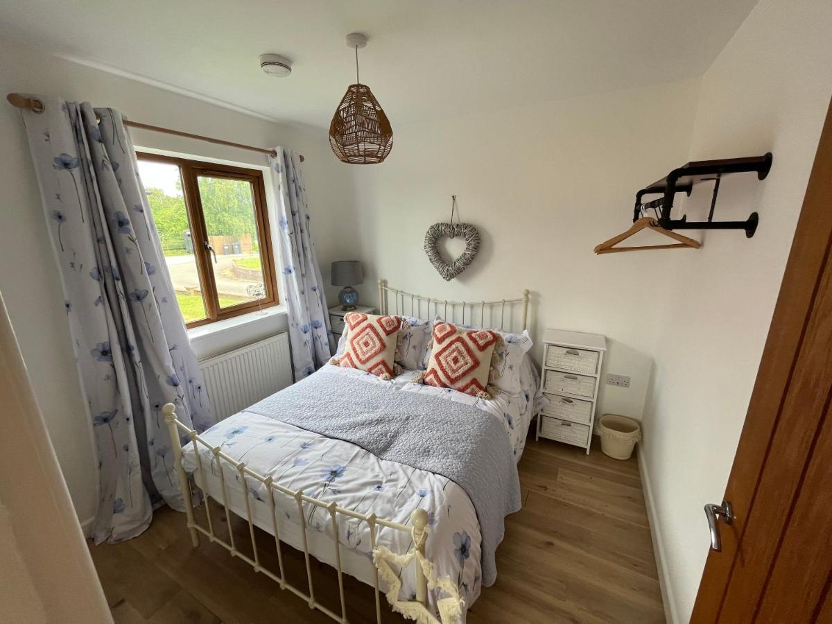 Oak Valley Lodges & Camping Pett Bagian luar foto
