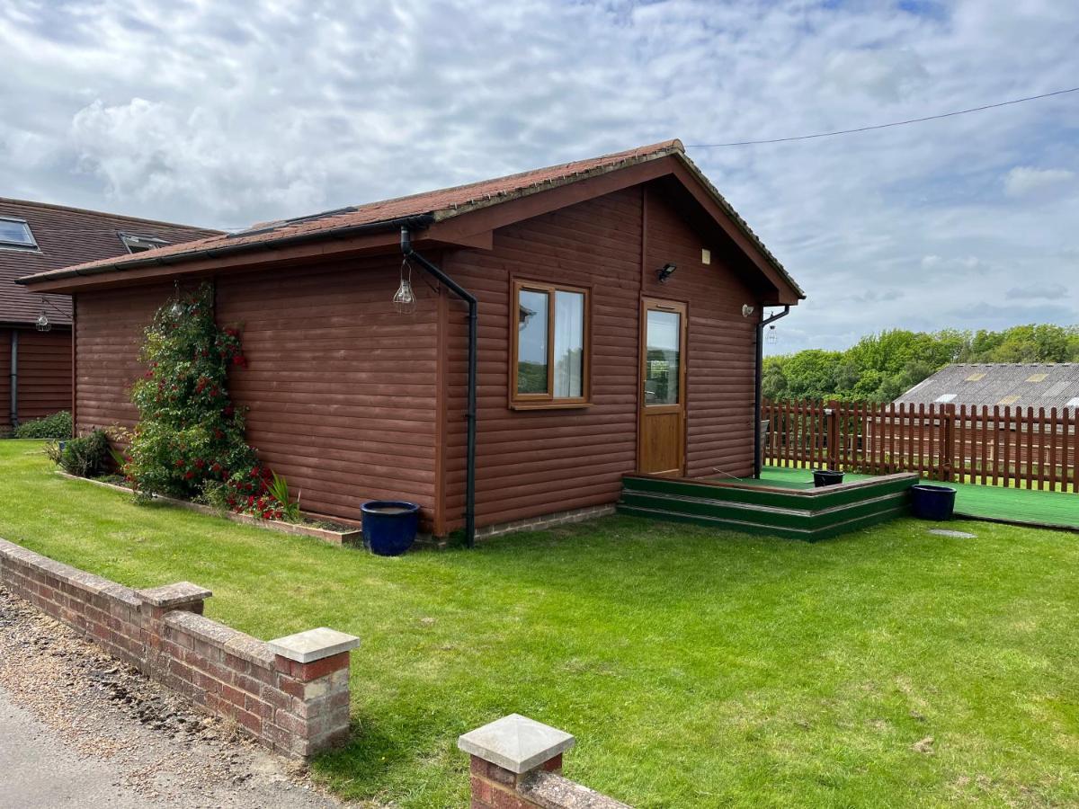 Oak Valley Lodges & Camping Pett Bagian luar foto