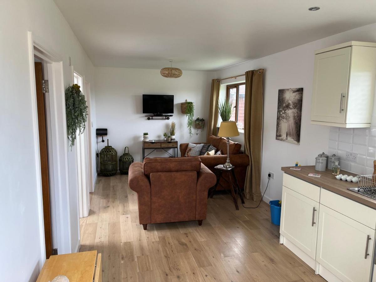 Oak Valley Lodges & Camping Pett Bagian luar foto
