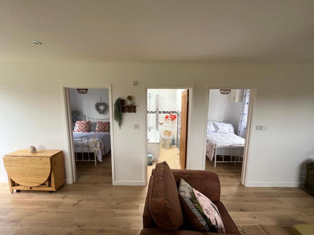 Oak Valley Lodges & Camping Pett Bagian luar foto