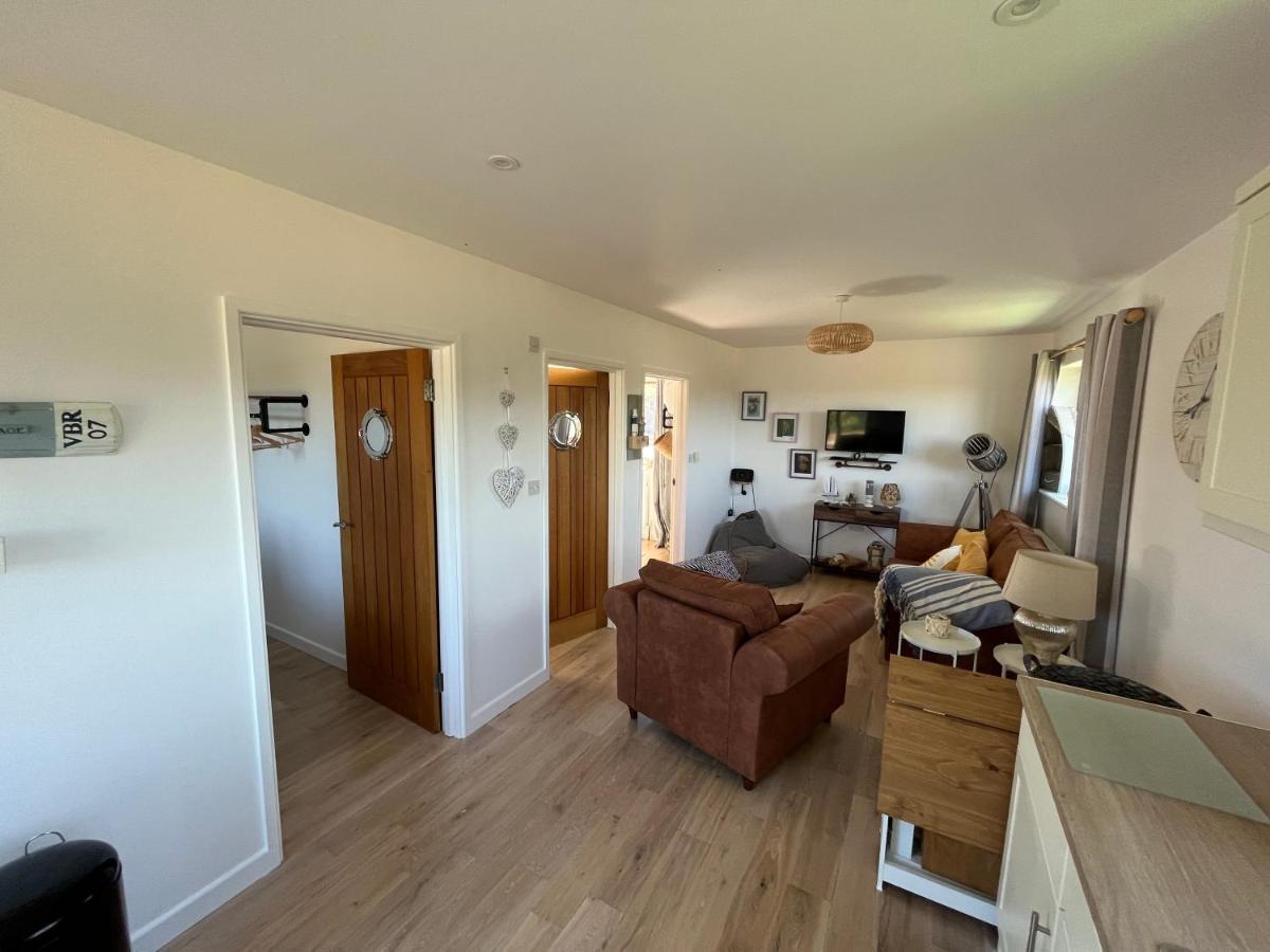 Oak Valley Lodges & Camping Pett Bagian luar foto