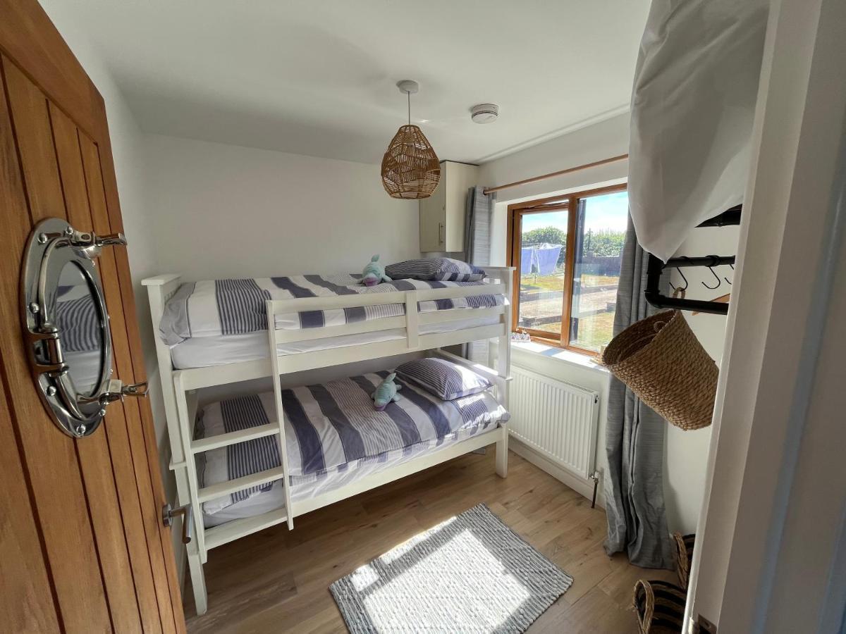 Oak Valley Lodges & Camping Pett Bagian luar foto