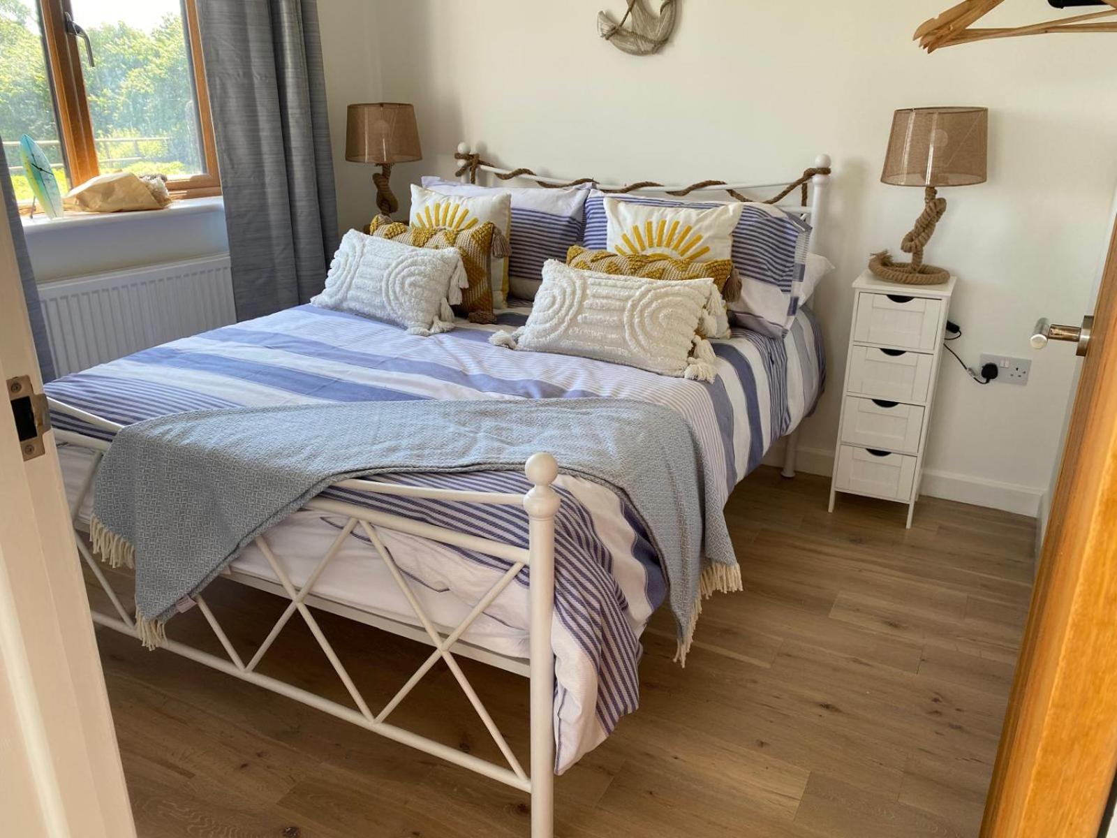 Oak Valley Lodges & Camping Pett Bagian luar foto